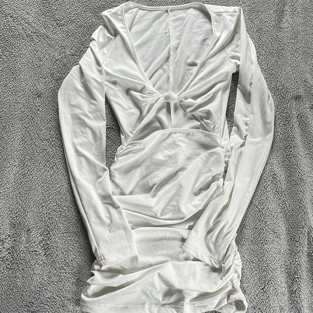 WHITE LONG SLEEVE TIGHT DRESS